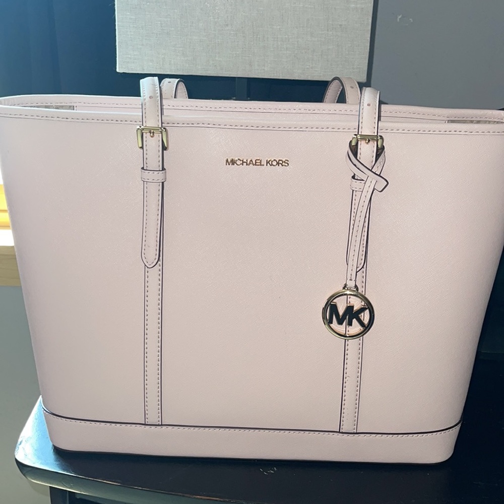 Michael Kors JET SET traveler in Powder Blush Large Shoulder Tote! 💕💝🎀